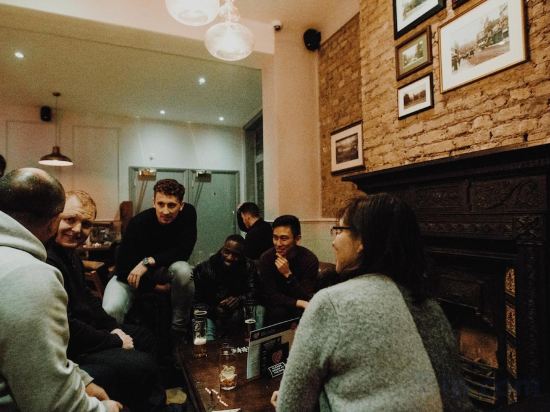 Фото PubLove  The Crown Battersea