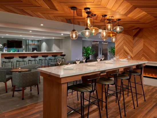 Фото Fairfield by Marriott Montreal Downtown