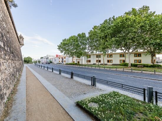 Фото Ibis Evora Hotel