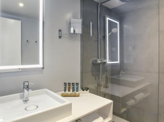 Фото Novotel London Canary Wharf