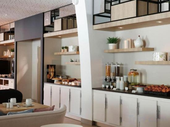 Фото Hilton Garden Inn Paris La Villette