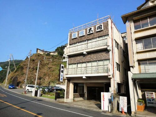 Гостиница Sueoka Ryokan в Ивакуни