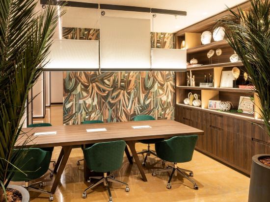 Фото Hotel Ilunion Valencia 4