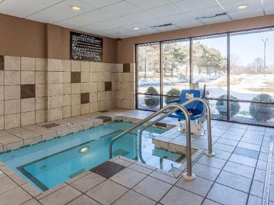 Фото Hampton Inn Madison East Towne Mall Area