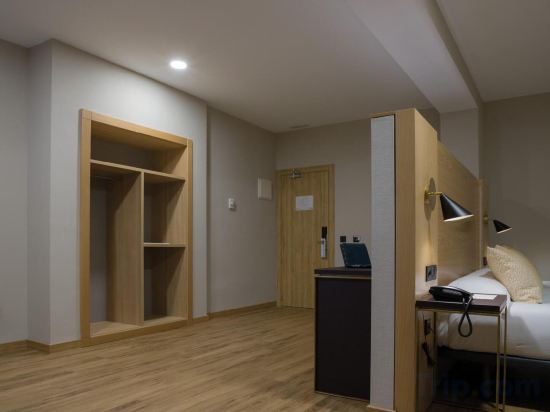 Фото Hotel Zentral Mayoral
