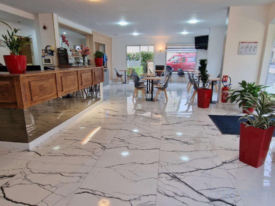 Фото Kyriad Direct Arpajon