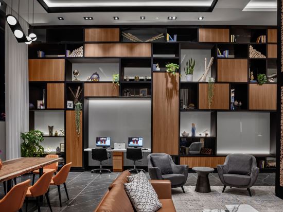 Фото Four Points by Sheraton Flushing