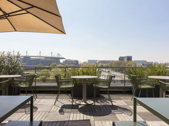 Фото Novotel Paris Saint Denis Stade Basilique