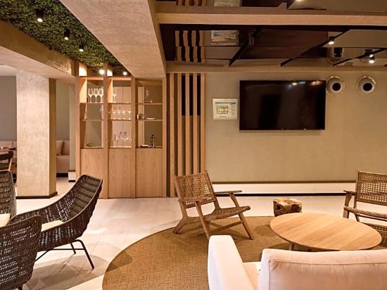 Фото Omid Saldanha Hotel