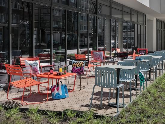 Фото Moxy Duesseldorf City