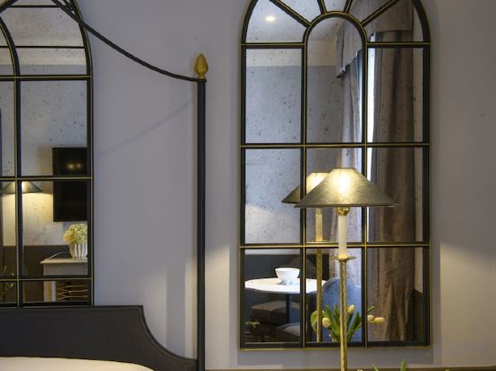 Фото Helvetia & Bristol