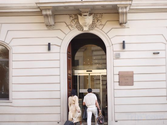 Фото The Independent Hotel