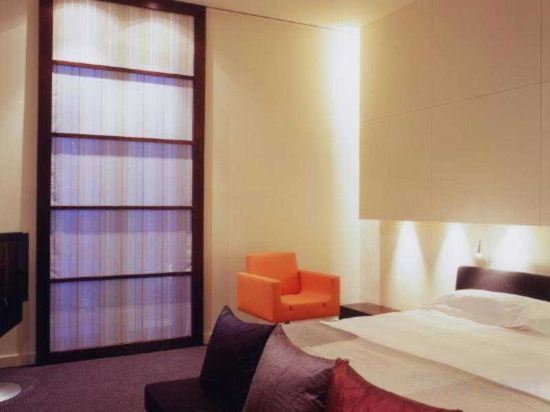 Фото Sixtytwo Hotel