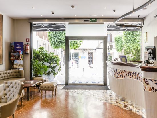 Фото Hotel Gaudi