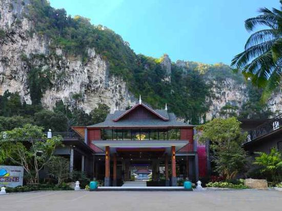 Фото Отель The Scene Cliff View Villas