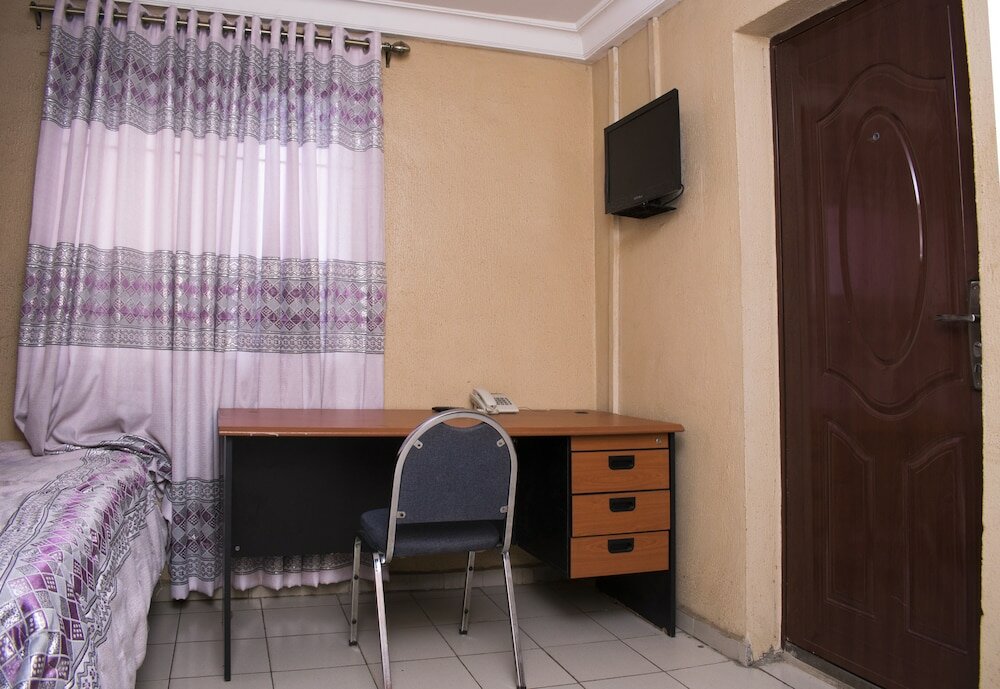 Фото Maxton Suites Magodo
