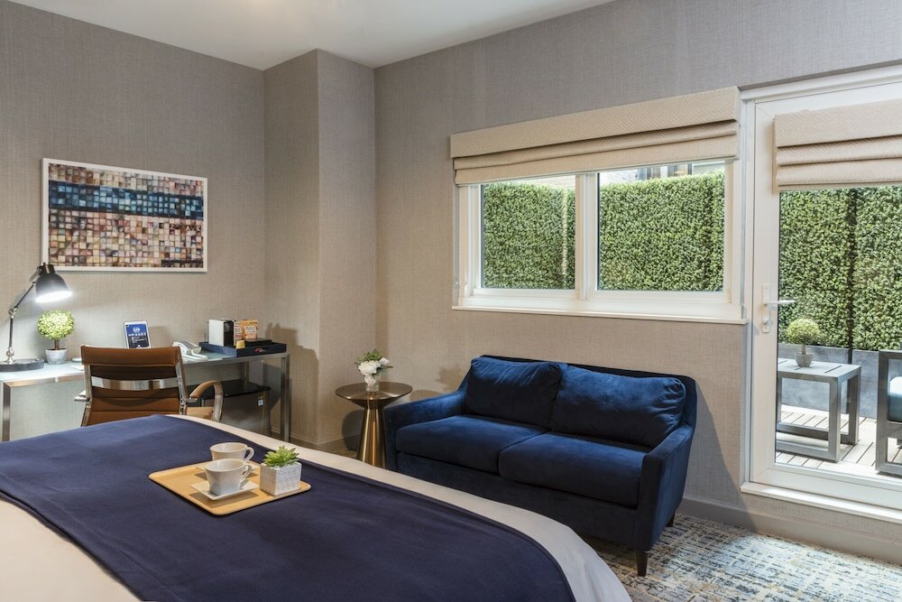 Фото The Artezen Hotel