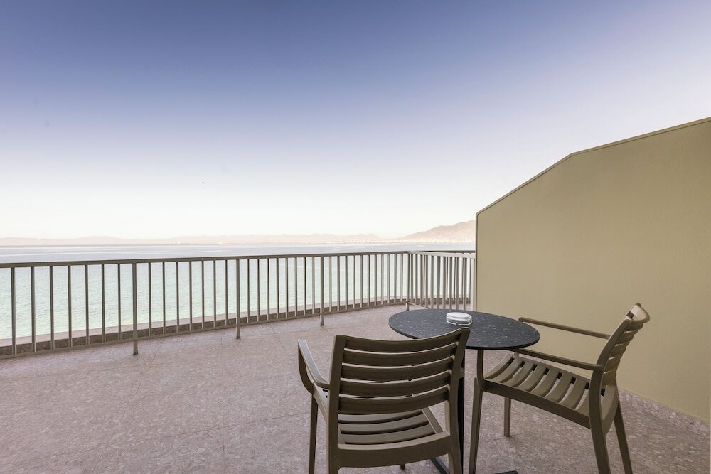 Фото Messinian Bay Hotel