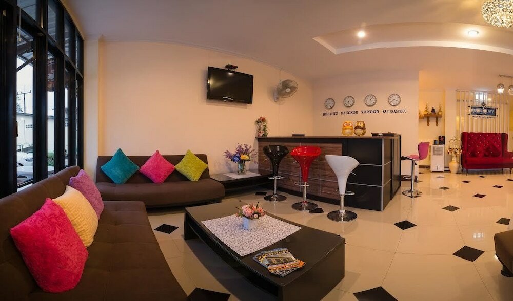 Фото Petch Ranong at Town