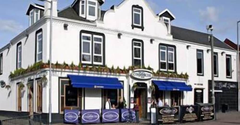 Фото The Commercial Hotel