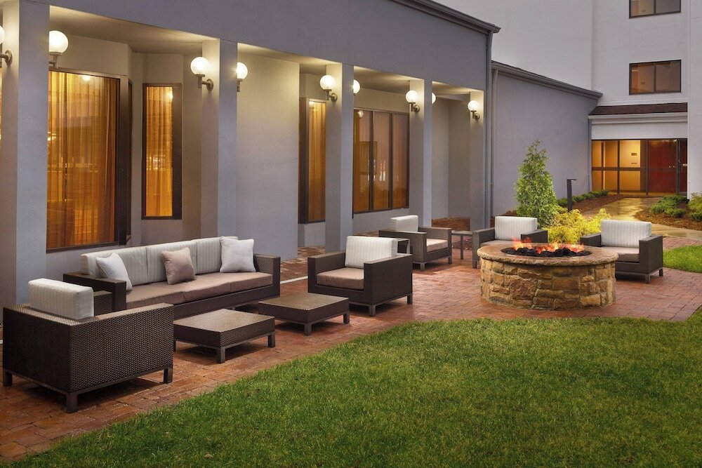 Фото Courtyard by Marriott Charlotte Southpark