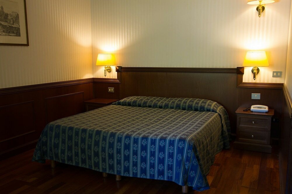 Фото Hotel Corona