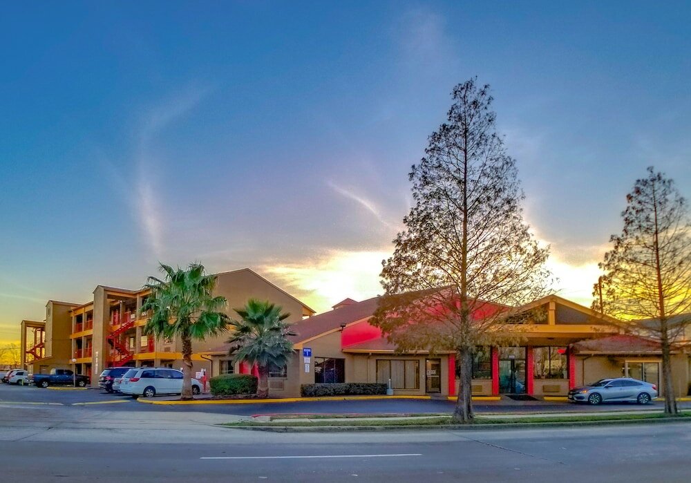 Фото Howard Johnson by Wyndham Houston