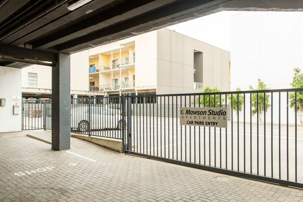 Фото Mawson Lakes Hotel & Function Centre