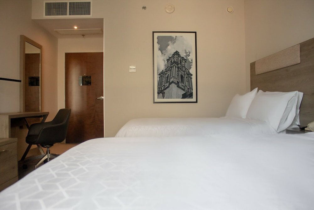 Фото City Express Plus Satelite