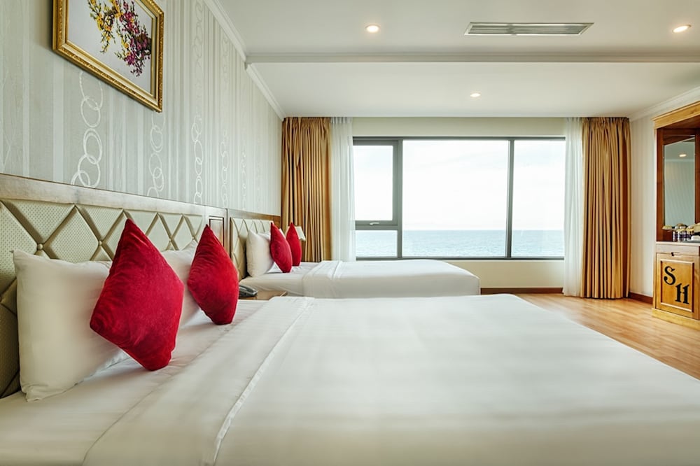 Фото Serene Beach Hotel Danang