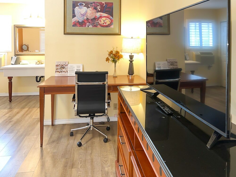 Фото The Old West Inn