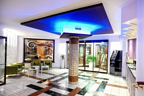 Внешний вид отеля Hotel Prestige в Монтесильвано, фото 2