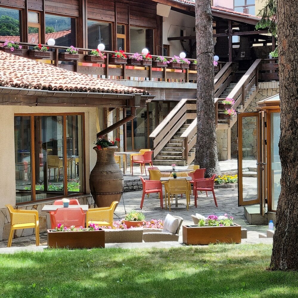 Фото отеля 2