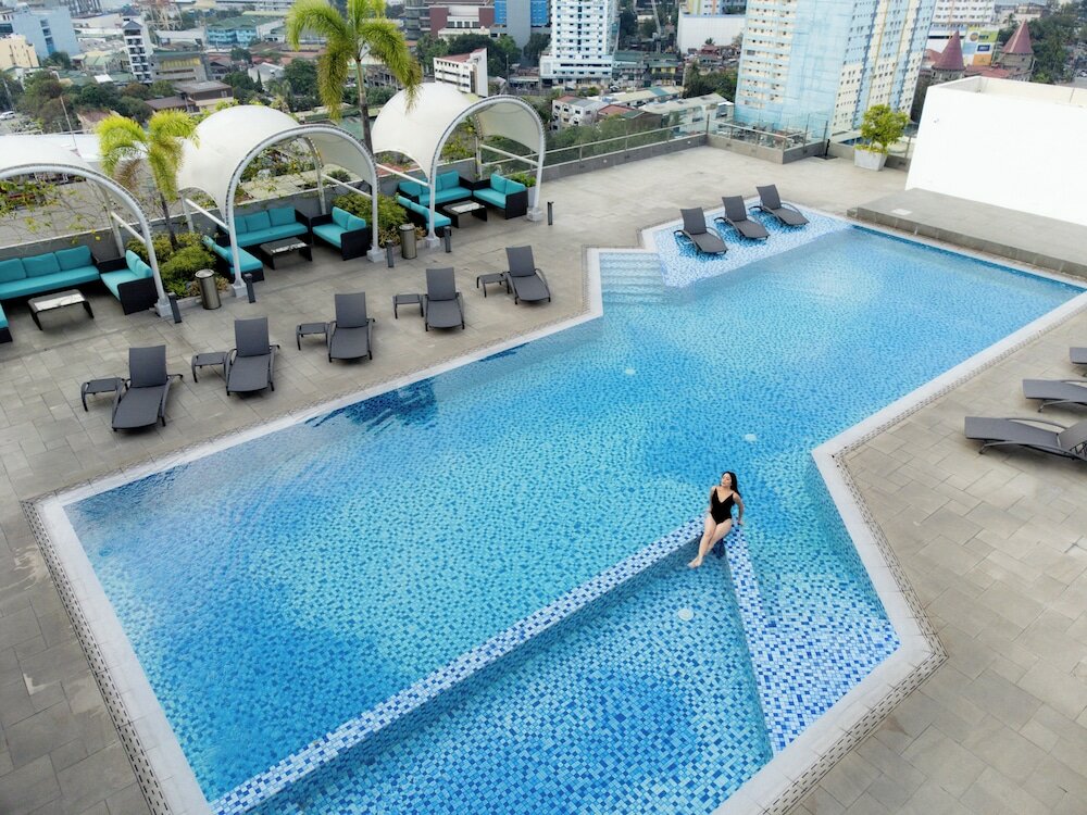 Фото Luxent Hotel