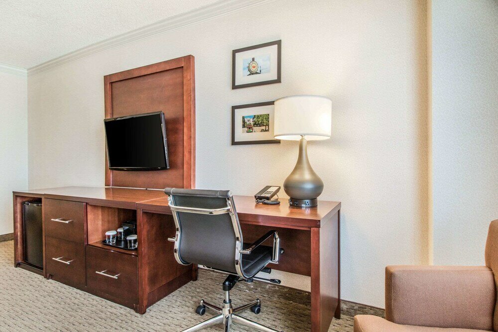 Фото Comfort Inn by the Bay