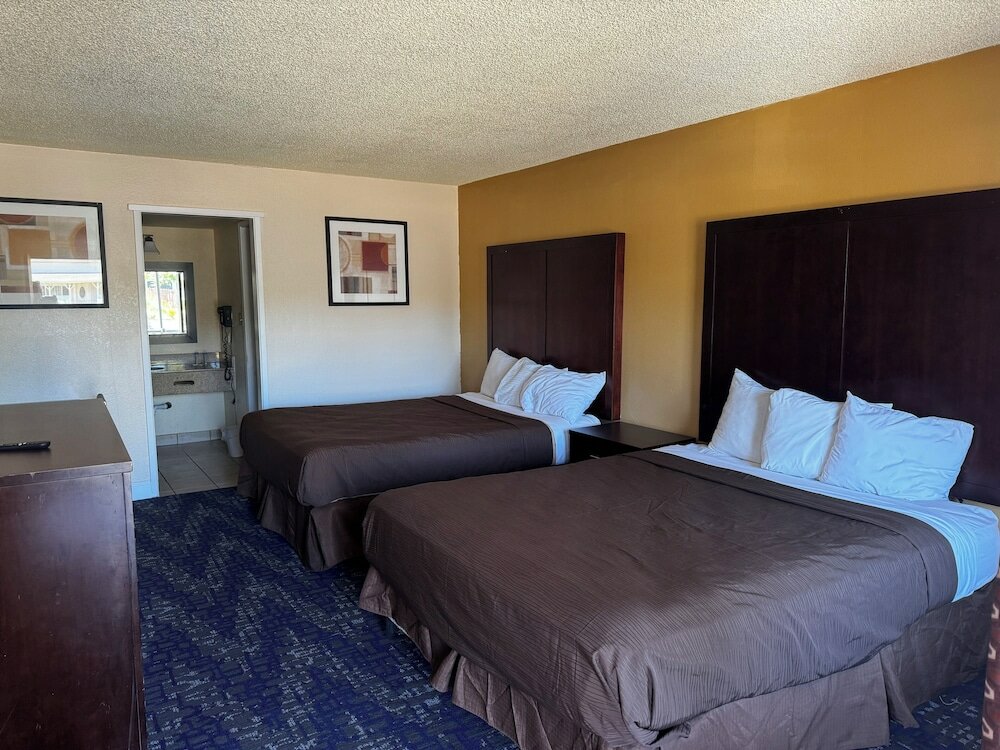 Фото Red Lion Inn & Suites Redding