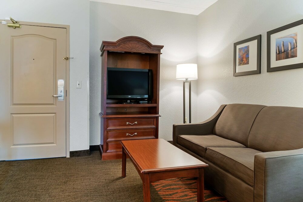 Фото Best Western Executive Inn & Suites