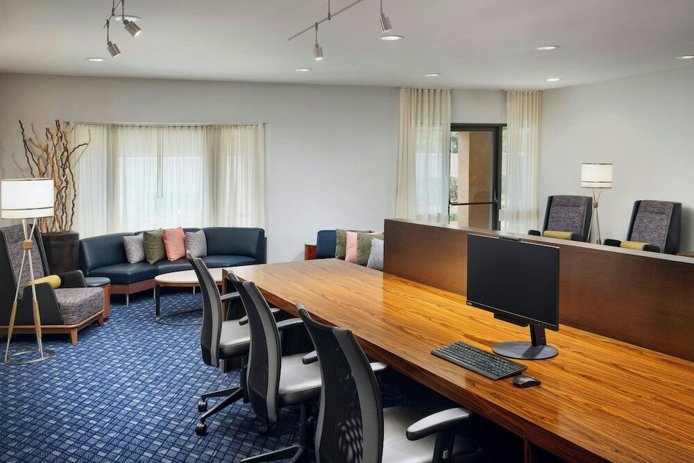 Фото Courtyard by Marriott Baton Rouge Siegen Lane