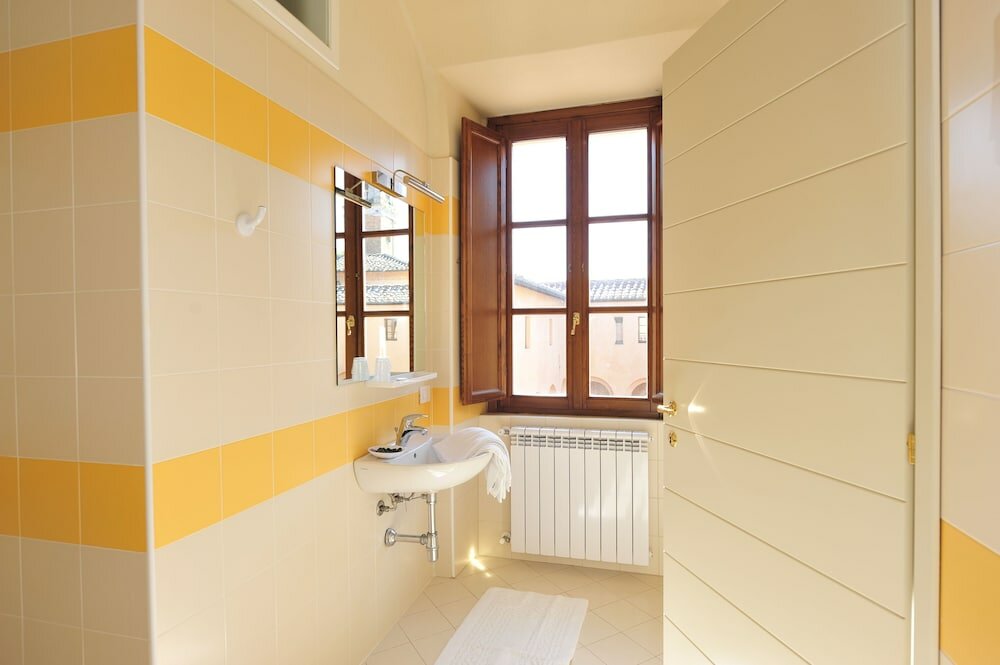 Фото Chiostro delle Monache Volterra