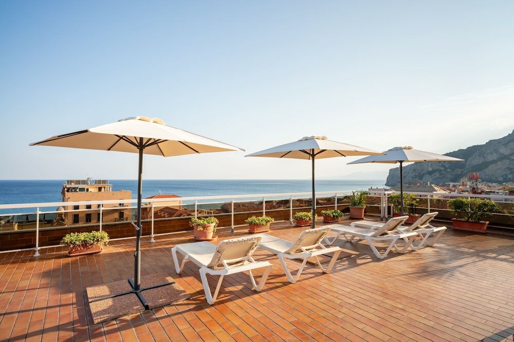 Фото Hotel Careni Villa Italia