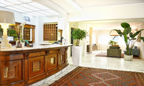 Внешний вид отеля Hotel Tiffany в Массе, фото 3