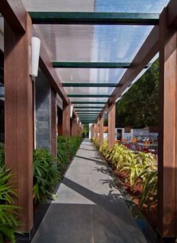 Фото Ramada by Wyndham Goa Arpora