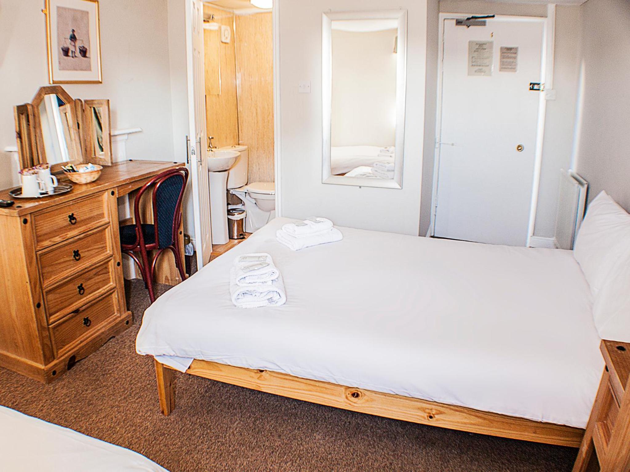 Фото The Queensbury Hotel