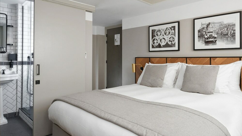 Фото Victory House Leicester Square