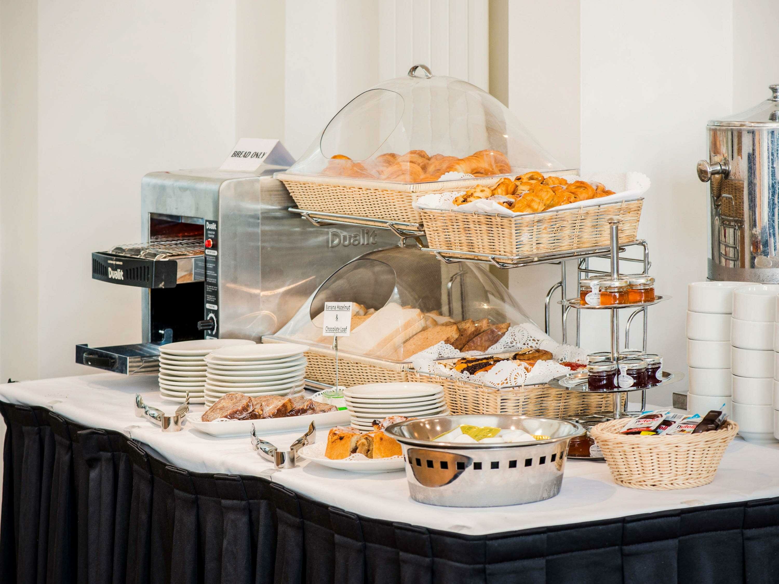 Фото Stanwell Hotel by Mercure