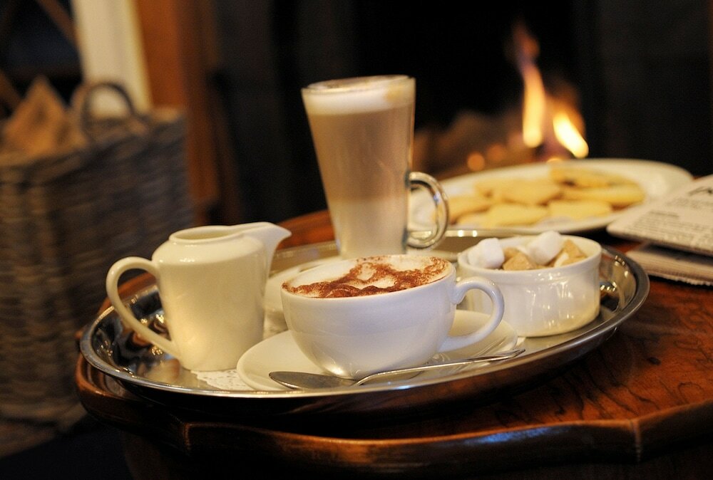 Фото The Bear Hotel