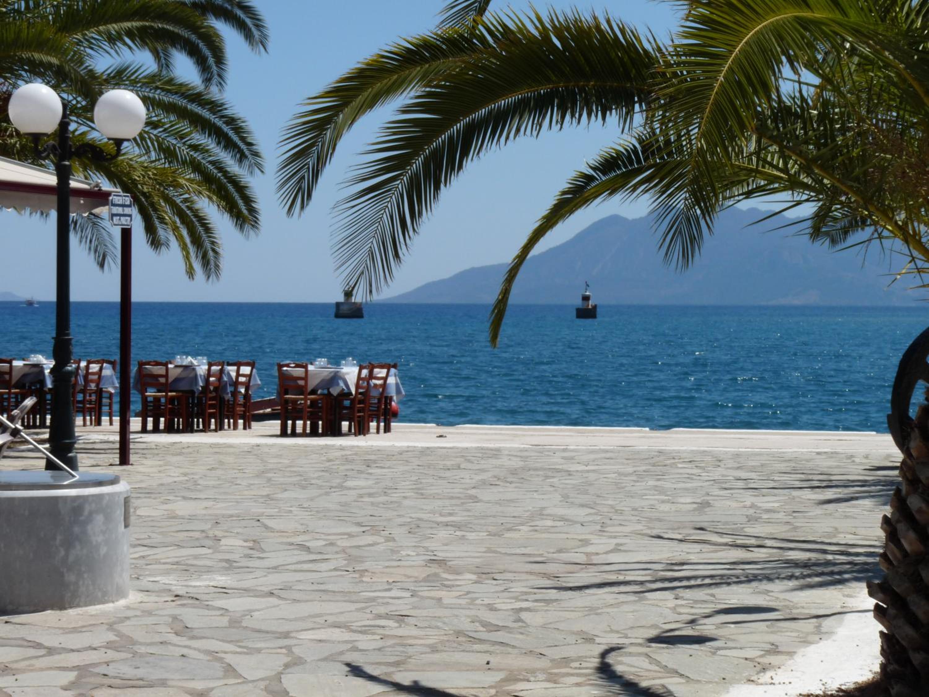 Фото Saronis Hotel