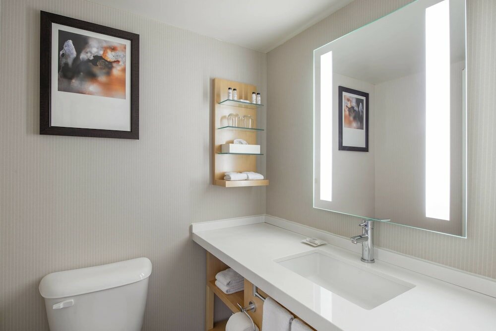 Фото Delta Hotels by Marriott Regina