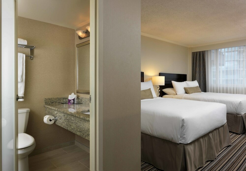 Фото Chateau Victoria Hotel & Suites