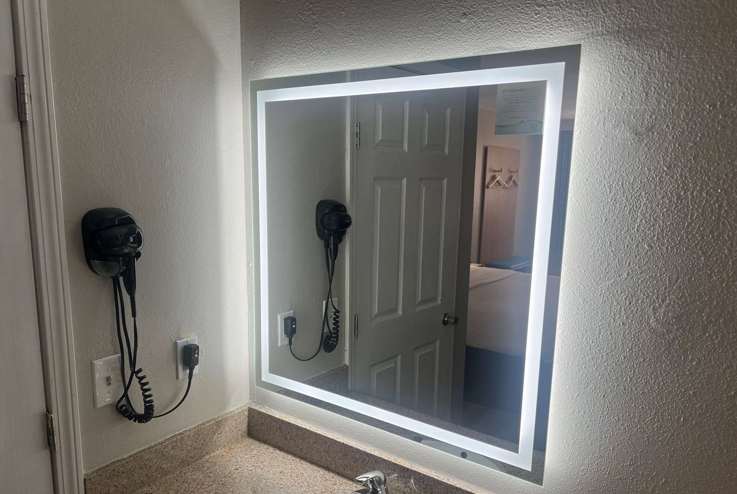 Фото Days Inn by Wyndham Temple